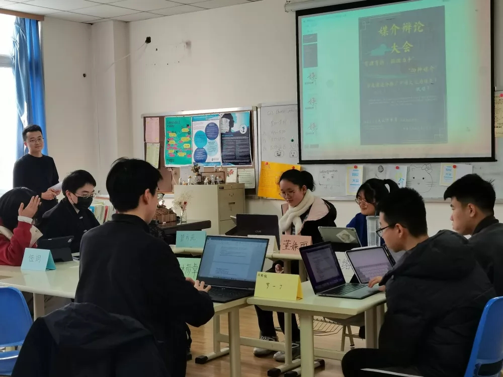 模擬媒介辯論大會丨看花季少年如何唇槍舌戰(zhàn)？
