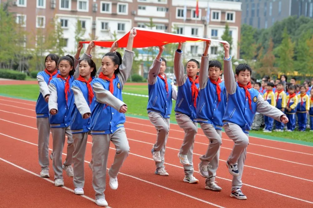  和融少年沖沖沖——記中國(guó)部·小學(xué)秋季趣味運(yùn)動(dòng)會(huì) 