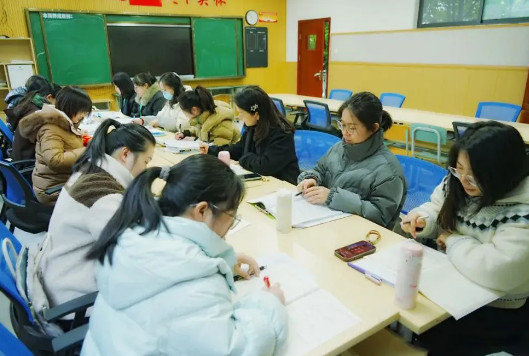 教學(xué)共研 課堂共建——中國(guó)部中小學(xué)數(shù)學(xué)組骨干教師赴師一學(xué)校開(kāi)展集備活動(dòng)